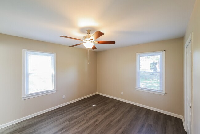Building Photo - Spacious 3-Bedroom Tuscaloosa Home with Garage