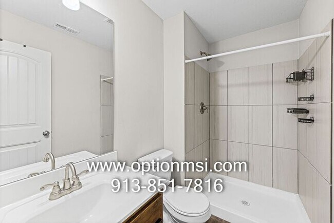Building Photo - Beautifully Updated Liberty Home in a Prime Location!