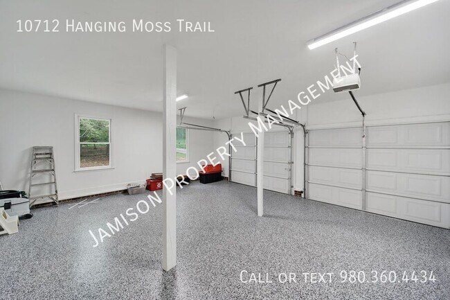 Building Photo - 10712 Hanging Moss Trail