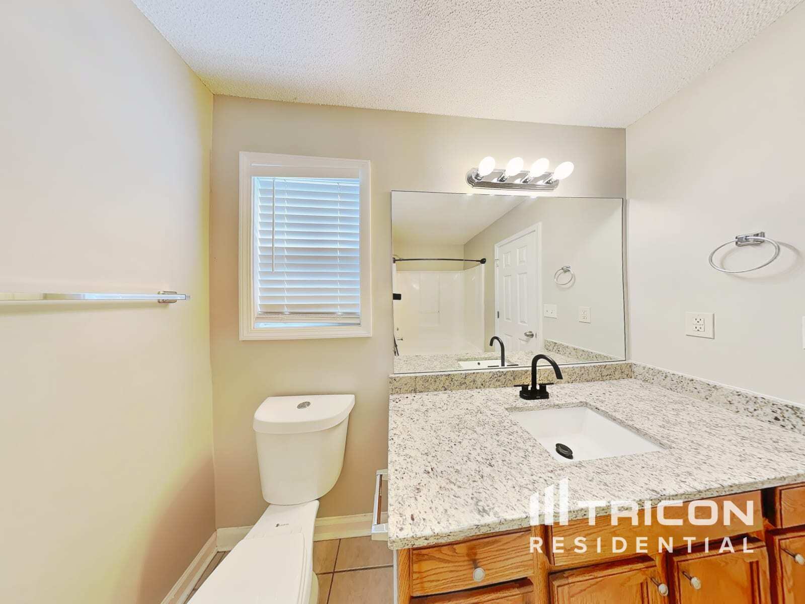 Building Photo - 463 Thorn Thicket Dr