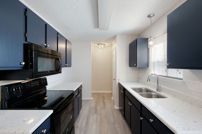 Building Photo - 629 Fern Meadow Dr