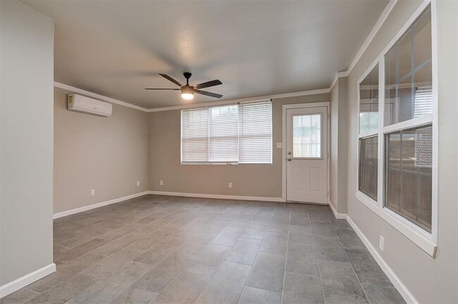Building Photo - 9009 Lakeaire Dr