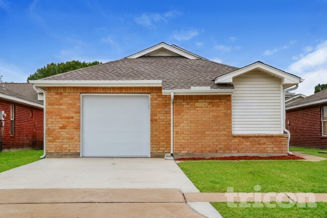 Building Photo - 3134 Boynton Dr