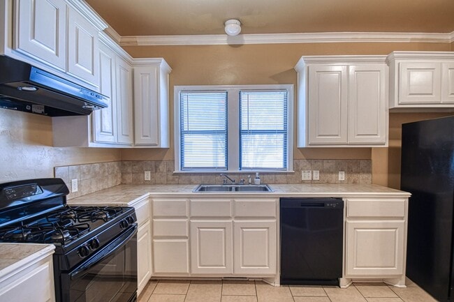 Building Photo - 464 College
