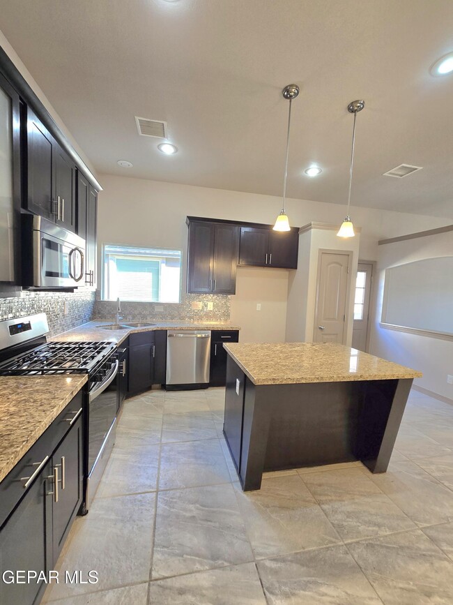 Building Photo - 3857 Loma Cortez Dr