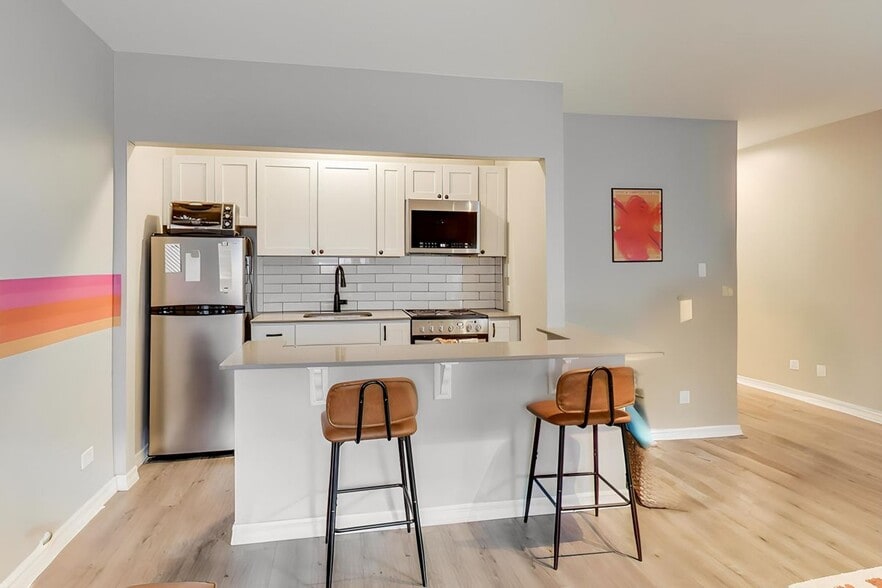 Building Photo - 1750 N Wells St