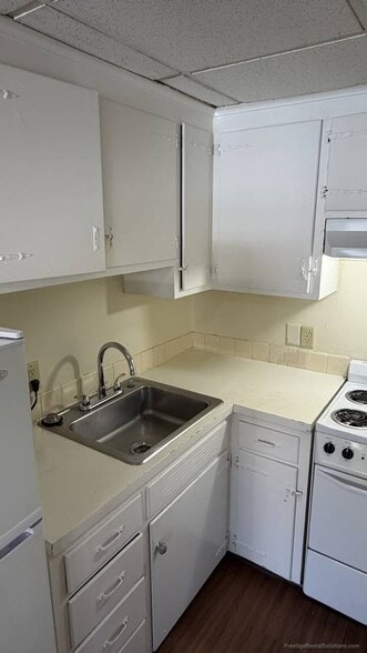 Building Photo - 10 Post Office Ave