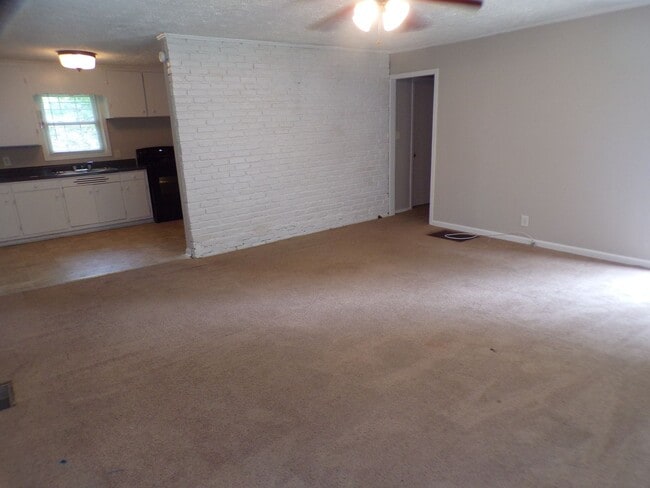 Building Photo - 1095 Foster Cir