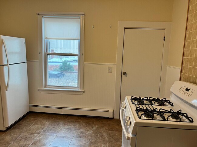 Building Photo - 224 Charles St