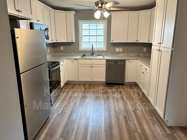 Building Photo - 905 Gardner St