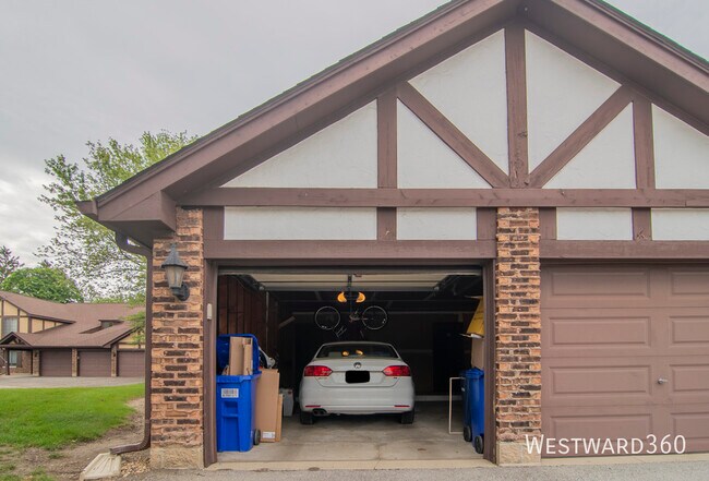 Building Photo - 1605 Thames Ct