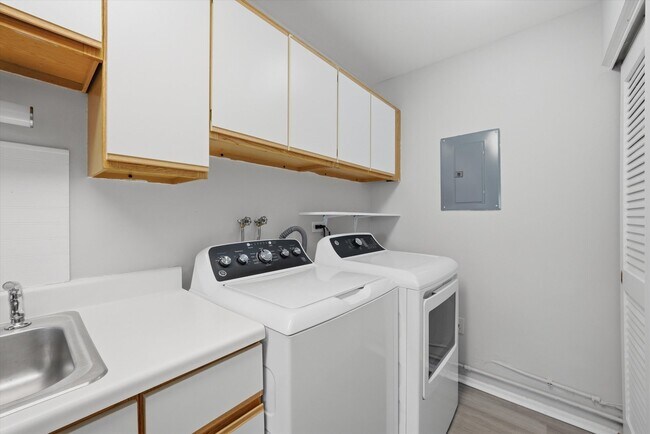 Building Photo - 238 Algonquin Ct