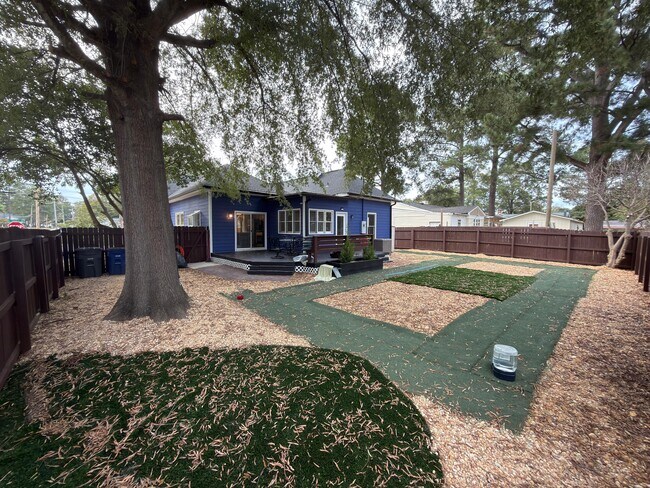 Building Photo - 302 N Sumner St