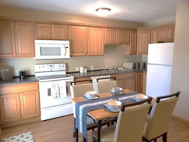 Building Photo - LOOKING FOR MORE SPACE? TRY US! 3 BD, 2 BA TOWN HOME IN TEA!