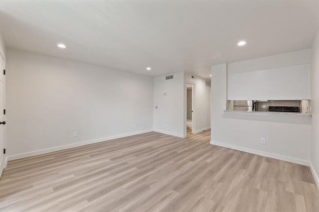 Building Photo - 3819 Southway Dr