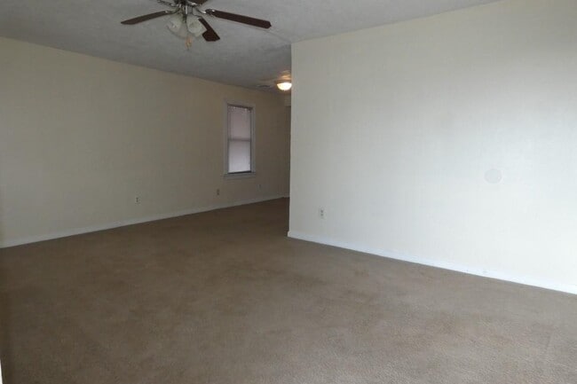 Building Photo - 2211 NW Crosby Ave