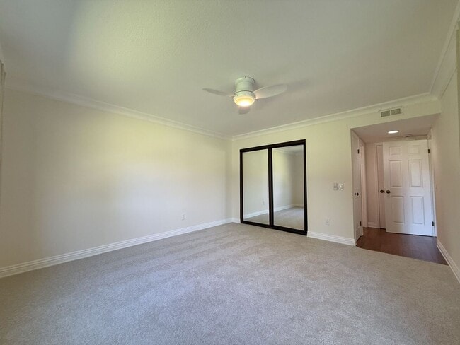Building Photo - Enjoy stunning panoramic views of the golf...