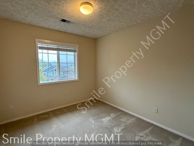 Building Photo - single house