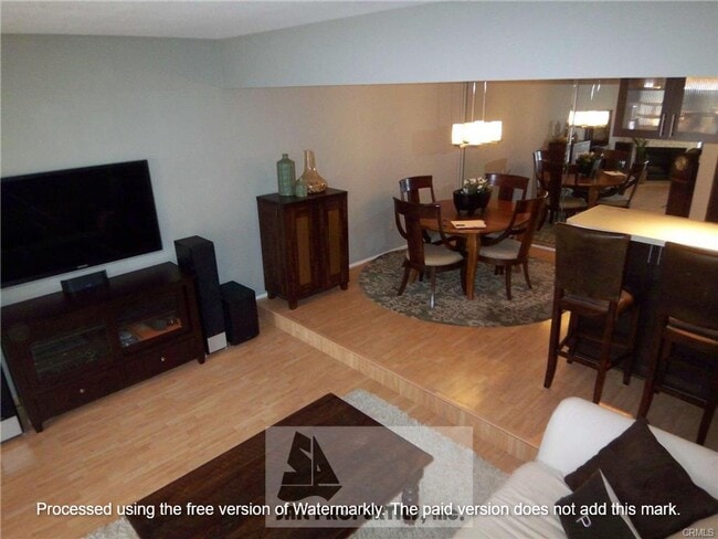 Building Photo - Stunning Townhome in Huntington Beach!