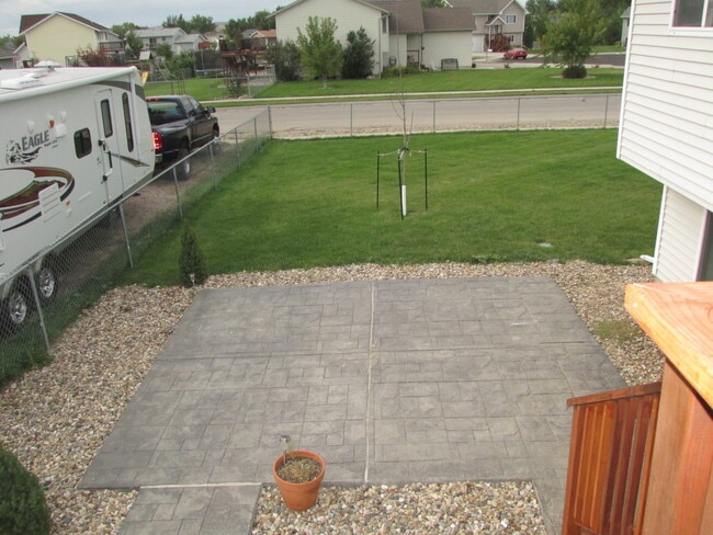 Building Photo - 4 BEDROOM | 2 BATH | DOUBLE CAR GARAGE | RAPID VALLEY