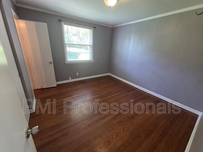 Building Photo - 218 Walcott Dr