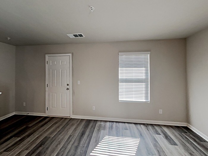 Building Photo - 1052 Wedgewood Ct NE