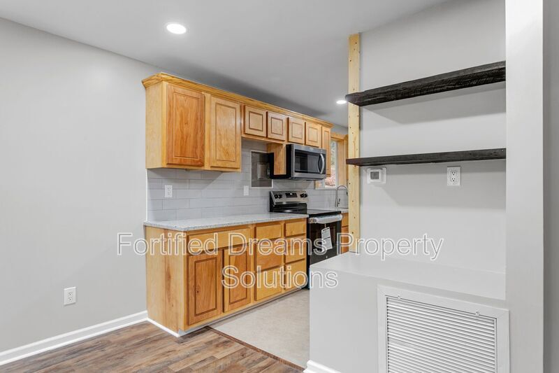 Building Photo - 1903 Larkin St