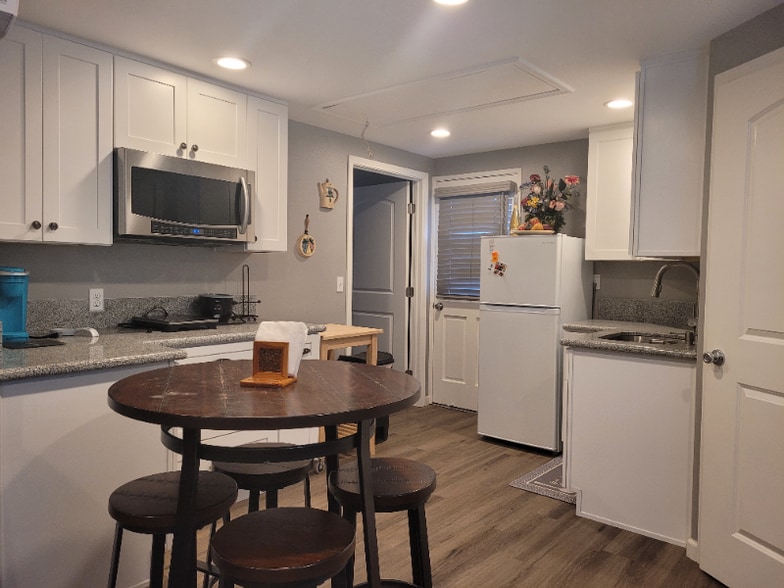 Building Photo - 248 Bluefield Ave