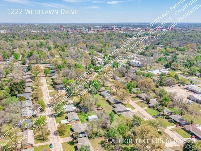 Building Photo - 1222 Westlawn Dr