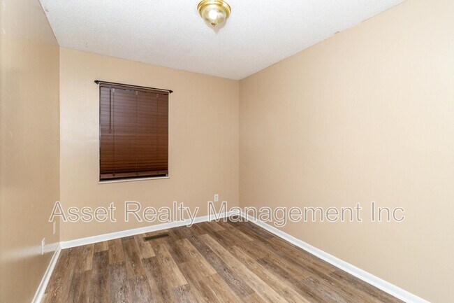 Building Photo - 1817 Sedgewick Dr