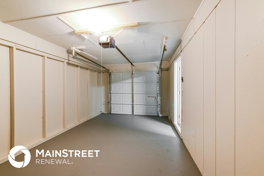 Building Photo - 405 Woodlake Dr