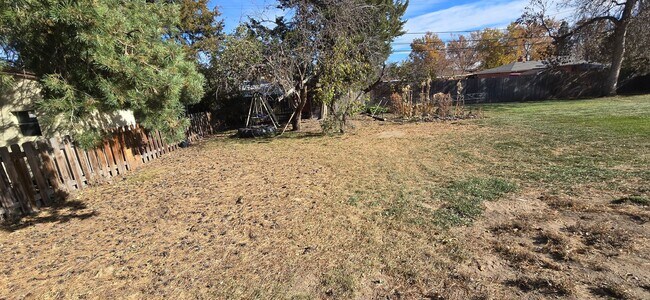 Building Photo - Charming Country Living Home with Modern Amenities!