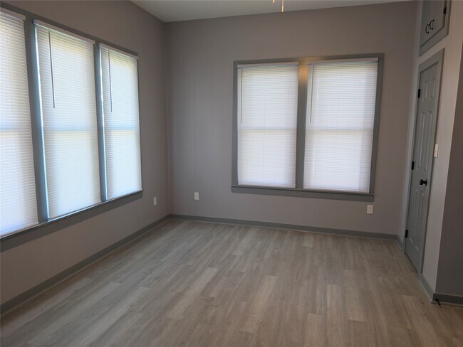 Building Photo - 101 Hackberry St