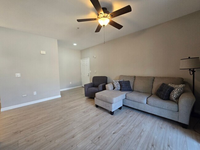 Building Photo - CANYON CREST CONDO