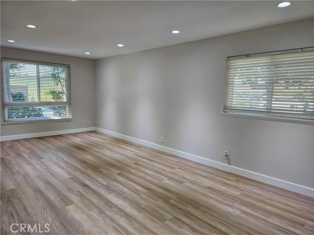 Building Photo - 4068 Av. Sevilla