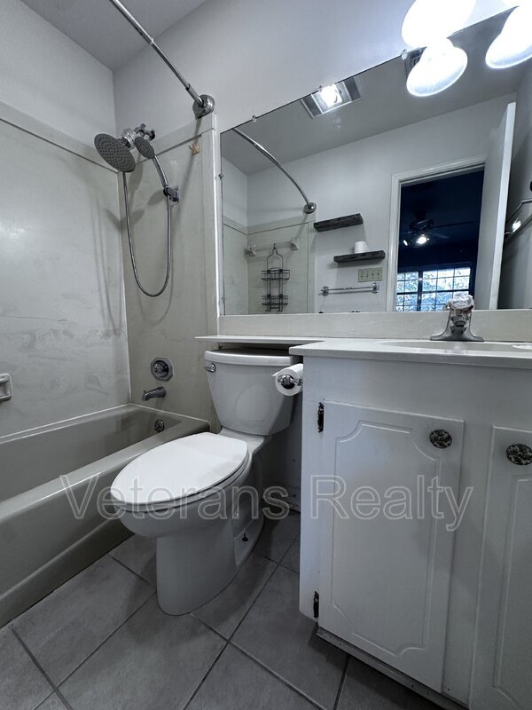 Building Photo - 5040 Beatline Rd