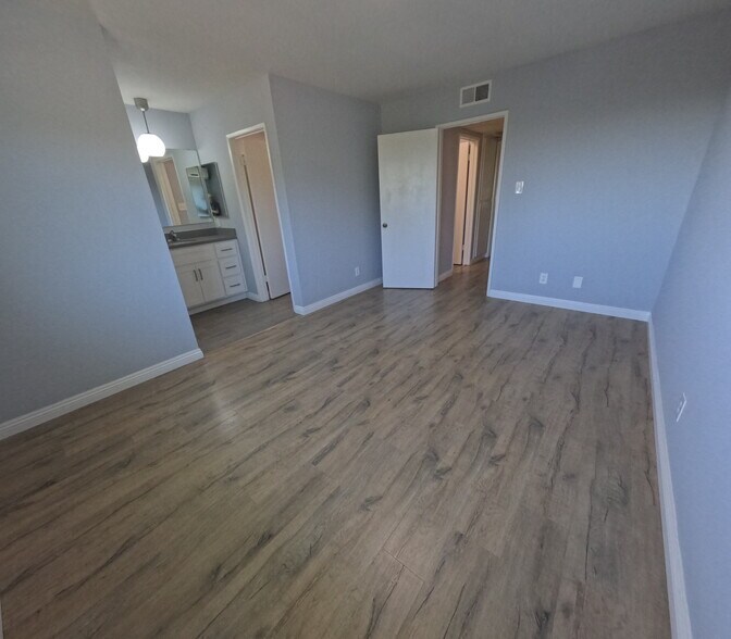 MASTER BED ROOM - 809 Brent Ave