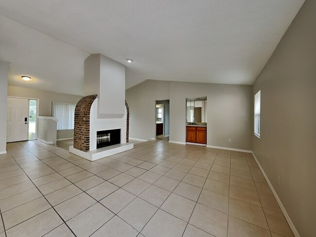 Building Photo - 102 Cascade St