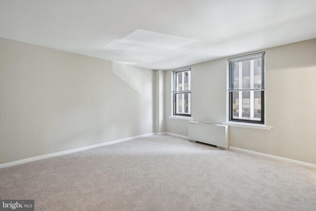 Building Photo - 135 S 19th St
