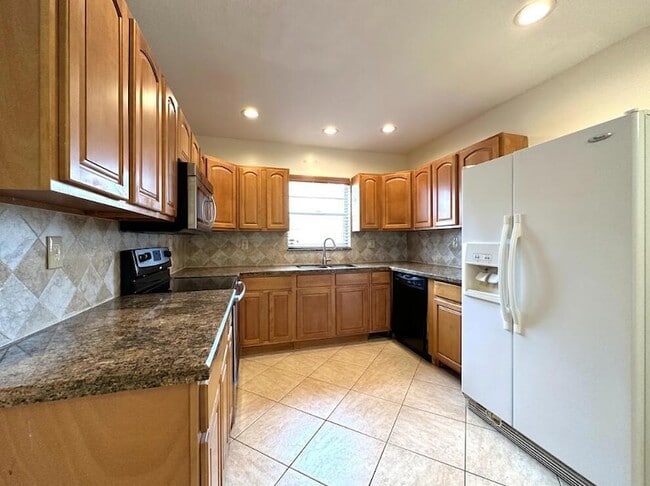Building Photo - 1292 Essex Dr