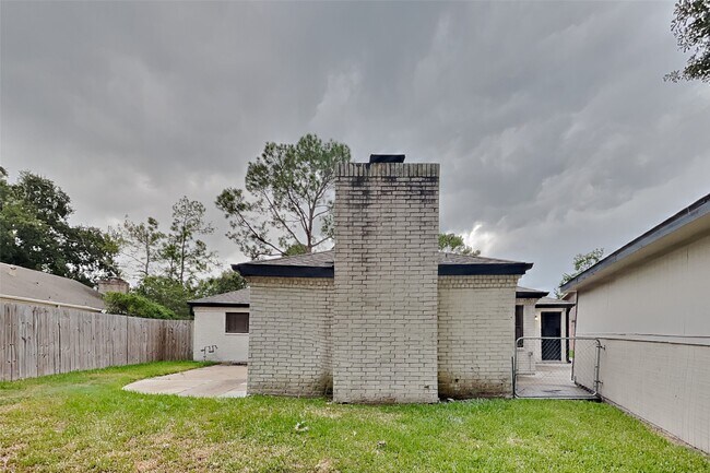 Building Photo - 2318 Turtle Creek Dr
