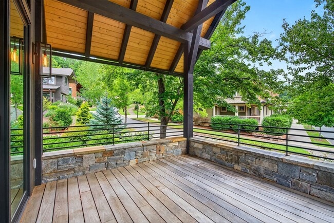 Building Photo - Stunning Luxury Home in the Village of Che...