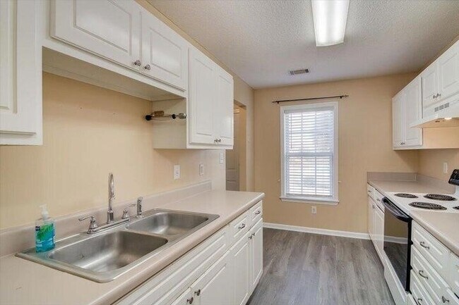 Building Photo - 3013 Abba Dr