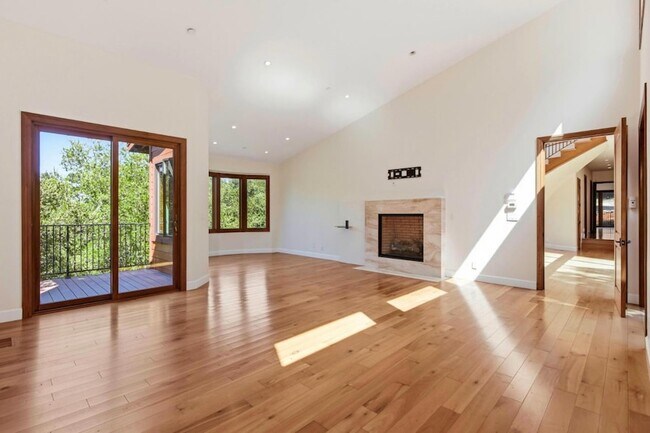 Building Photo - 3911 Pepper Tree Ct