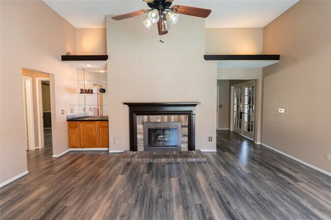 Building Photo - Spring Forest Drive, Pearland, TX 77584 - 3 BR 2 BA single-family home