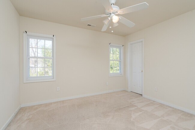 Building Photo - 3BR/2.5BA Home in Lakeside — Minutes to Bryan Park — $2,295/mo!