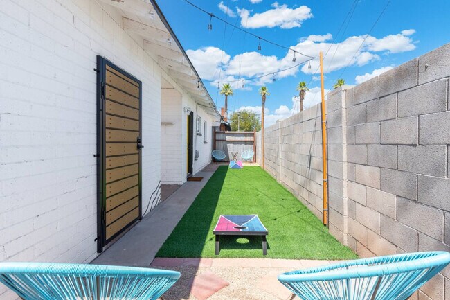 Building Photo - 1407 E McKinley St