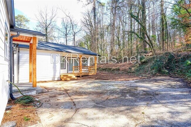 Building Photo - 2230 Beecher Cir SW