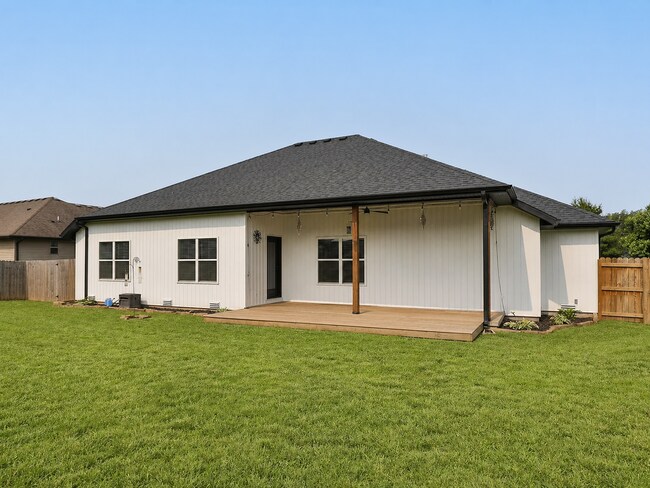 Building Photo - Your Dream Home Just Hit the Market – Don’t Miss Out!