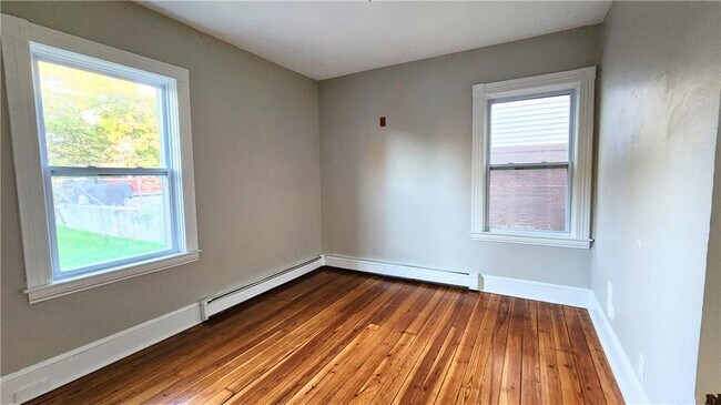 Building Photo - 126 Welles St